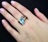 Серебряное кольцо с голубым топазом лазерной огранки, родолитом и аметистами Серебро 925