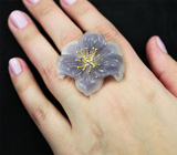 Крупное золотое кольцо с резным цветком из аметиста и агата Золото