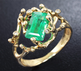 Золотое кольцо с ярчайшим уральским изумрудом и бриллиантами