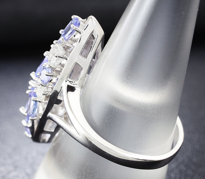 Чудесное серебряное кольцо с танзанитами и бесцветными топазами Серебро 925