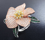 Серебряное кольцо-цветок с бесцветным и зеленым кубиком циркония Серебро 925