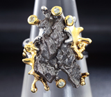 Серебряное кольцо c осколком метеорита Кампо-дель-Сьело и пастельно-зелеными сапфирами Серебро 925