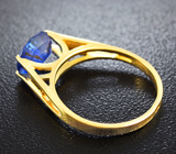Золотое кольцо с ярко-васильковым кианитом Золото