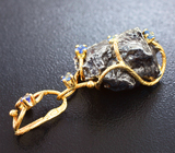 Золотой кулон с осколком метеорита Кампо-дель-Сьело 49,35 карат и синими сапфирами Золото