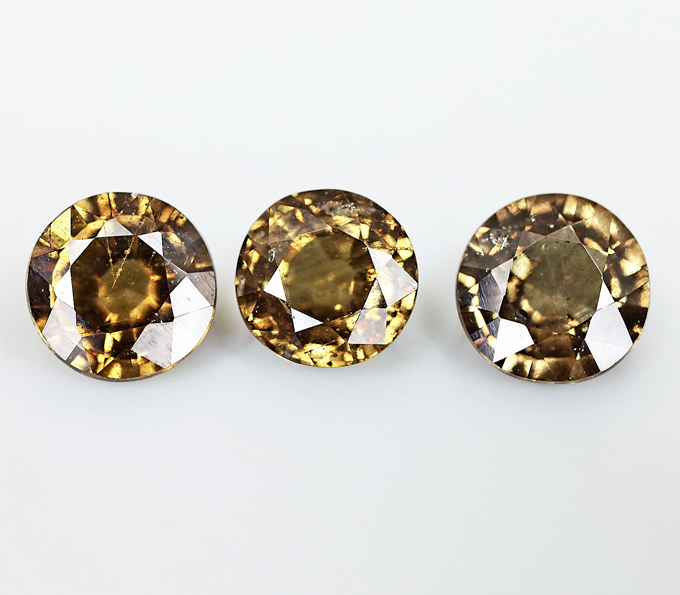 Набор из 3 гранатов со сменой цвета 2,45 карат