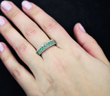 Серебряное кольцо с изумрудами и бесцветными топазами Серебро 925