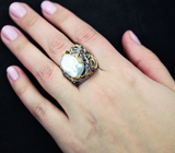 Серебряное кольцо с жемчужиной барокко, цаворитами и сапфирами Серебро 925