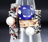 Серебряное кольцо с синим сапфиром, жемчугом и гранатами Серебро 925