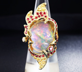 Золотое кольцо с потрясающим кристаллическим опалом 12,6 карат, рубинами, сапфирами и бриллиантом Золото