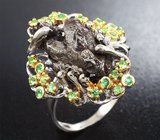 Серебряное кольцо с осколком метеорита Кампо-дель-Сьело и цаворитами Серебро 925