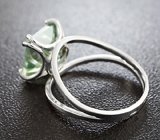 Кольцо c зеленым муассанитом