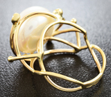Золотое кольцо с крупной морской жемчужиной 12,2 карат и изумрудами Золото