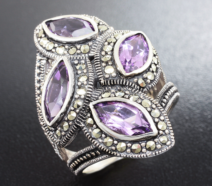 Замечательное серебряное кольцо с аметистами и марказитами