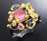 Серебряное кольцо с неоново-розовым турмалином и сапфирами Серебро 925