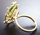 Золотое кольцо с перидотом 4,86 карат и цаворитами Золото