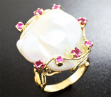 Золотое кольцо с жемчужиной барокко 42,15 карат, сапфирами и рубинами Золото