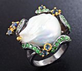 Серебряное кольцо с крупной жемчужиной барокко, синими сапфирами и цаворитами Серебро 925