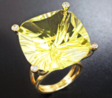 Золотое кольцо с лимонным цитрином авторской огранки 41,55 карт и лейкосапфирам Золото