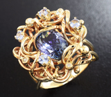 Золотое кольцо с танзанитом массой 2,5 карат, малыми танзанитами и бриллиантами Золото