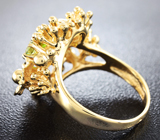 Золотое кольцо со сфеном высокой дисперсии 2,08 карат и демантоидами Золото