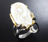 Серебряное кольцо с жемчужиной барокко и синим сапфиром Серебро 925