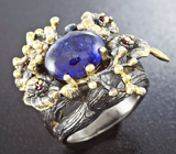 Серебряное кольцо с синим сапфиром 8,6 карат и мозамбикскими гранатами Серебро 925