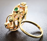 Золотое кольцо с морганитом 6,58 карат и изумрудами высоких характеристик Золото