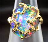 Все цвета радуги! Золотое кольцо с роскошным кристаллическим опалом 8,17 карат, бесцветным и синими бриллиантами Золото
