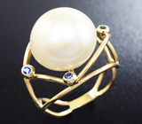 Золотое кольцо с крупной морской жемчужиной 14,15 карат и синими сапфирами Золото