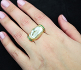 Золотое кольцо с крупной морской жемчужиной барокко 19,05 карат и изумрудами Золото