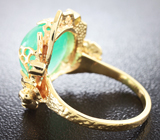 Золотое кольцо с кабошоном изумруда 6,77 карат и бриллиантами Золото