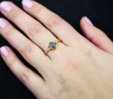 Золотое кольцо с синей шпинелью 0,62 карат и лейкосапфирами Золото
