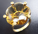 Золотое кольцо с дымчатым кварцем авторской огранки 30,9 карат и сапфирами Золото