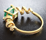 Золотое кольцо с «неоновым» апатитом 2,61 карат и лейкосапфирами Золото