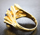 Золотое кольцо с танзанитом 4,52 карат и лейкосапфирами Золото