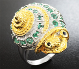 Серебряное кольцо «Улитка» с изумрудами и синими сапфирами Серебро 925