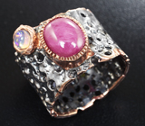 Серебряное кольцо с насыщенно-розовым сапфиром и кристаллическим эфиопским опалом Серебро 925