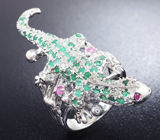 Серебряное кольцо «Ящерка» с изумрудами и пурпурно-розовыми сапфирами Серебро 925