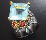 Серебряное кольцо с голубым топазом и мозамбикскими гранатами Серебро 925