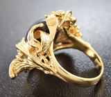 Массивное золотое кольцо с крупным звездчатым сапфиром 15,3 карат и лейкосапфирами Золото