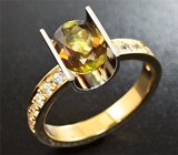 Золотое кольцо с андалузитом 1,61 карат и лейкосапфирами Золото