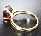 Кольцо с крупным красным цирконом Золото