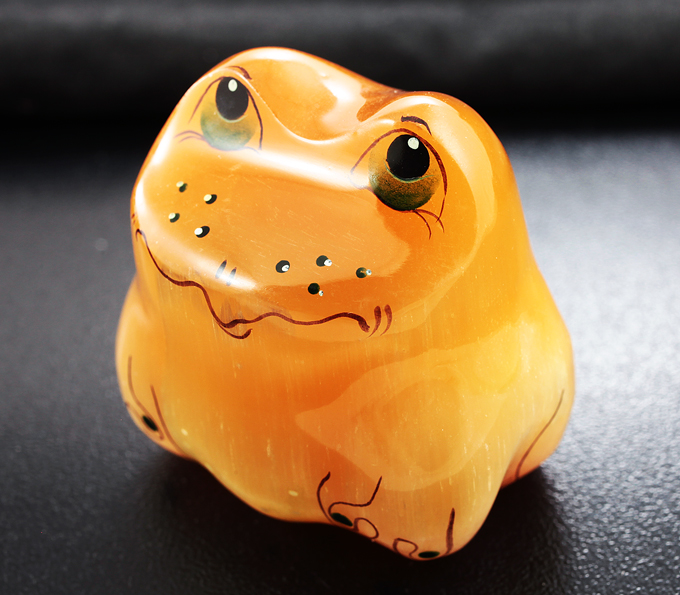 Миниатюра «Лягушка» из цельного селенита