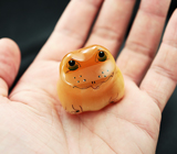 Миниатюра «Лягушка» из цельного селенита 