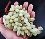 Виноградная гроздь из агата 
