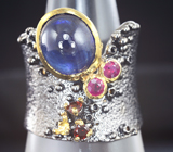 Серебряное кольцо с синим сапфиром, рубинами и мозамбикскими гранатами Серебро 925