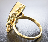 Золотое кольцо с австралийским болдер опалом 6,84 карат, сапфирами и цаворитами Золото
