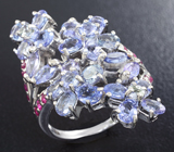 Эффектное серебряное кольцо с танзанитами и рубинами Серебро 925
