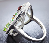 Праздничное серебряное кольцо с перидотами, гранатами и цитринами