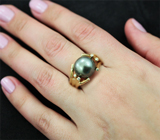 Золотое кольцо c крупной морской жемчужиной со стальным отливом 12,42 карат с Таити и бриллиантами! Отличный люстр Золото